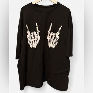 SHEIN Black T-Shirt Skeleton Design